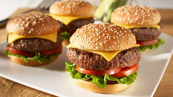 classic-beef-cheeseburgers-horizontal