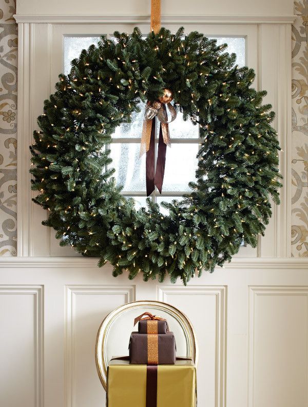 the know all guide to traditional christmas decorating what goes up and when - Inside Door Christmas Decorations the know all guide to traditional christmas decorating what goes up and when - Inside Door Christmas Decorations