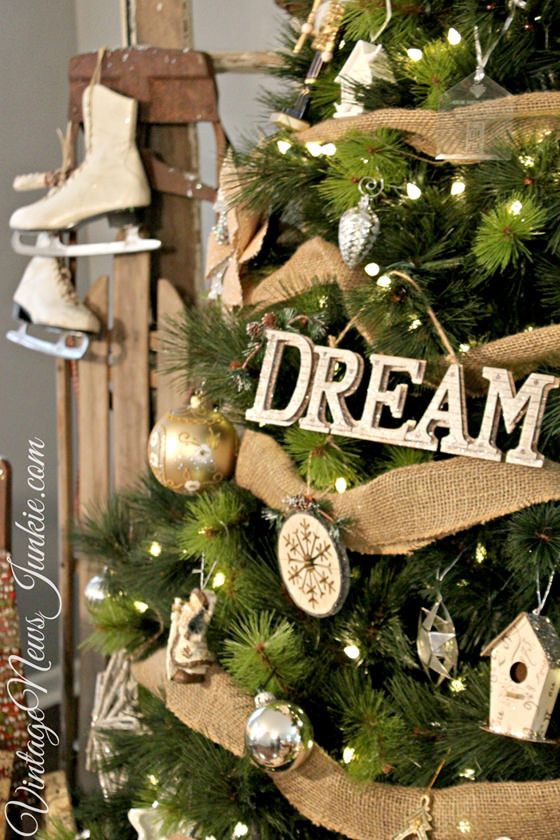 christmas tree decorating theme