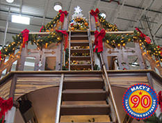 Macy's Thanksgiving Parade — 金狮贵宾尊贵显赫-apple app store-金狮贵宾会排行榜 has partnered 与 Macy’s to create "Deck The Halls", 在梅西感恩节大游行中，一辆神奇的花车将圣诞节的魔力带到了生活中.
