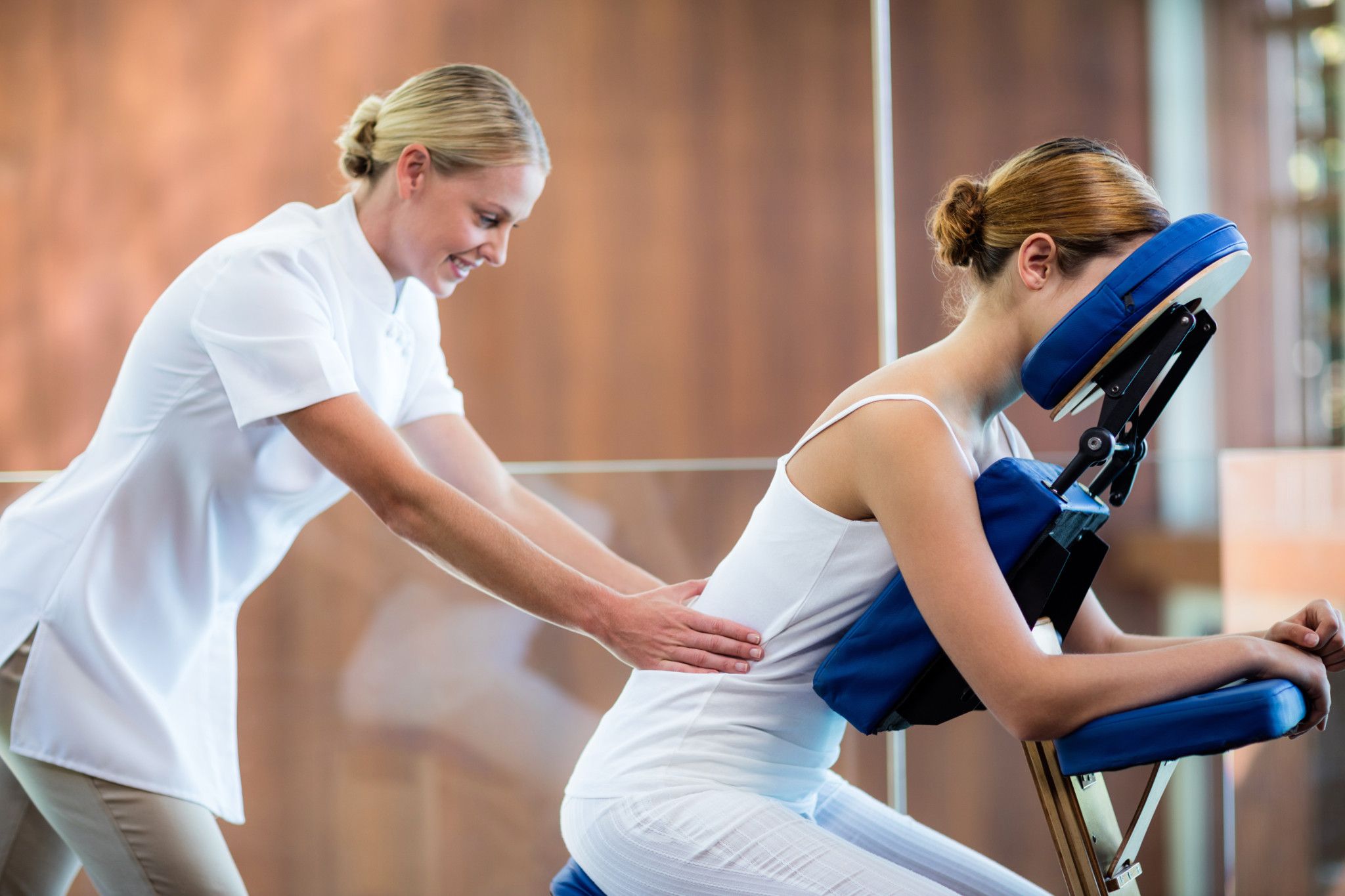 chiropractor and patient