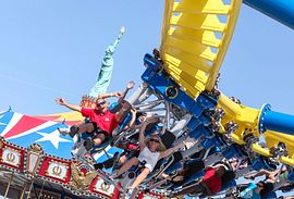 Guests riding the Freedom Flyer at Fun Spot