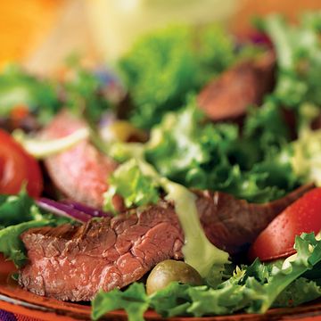grilled-skirt-steak-salad-with-creamy-avocado-dressing-vertical.eps