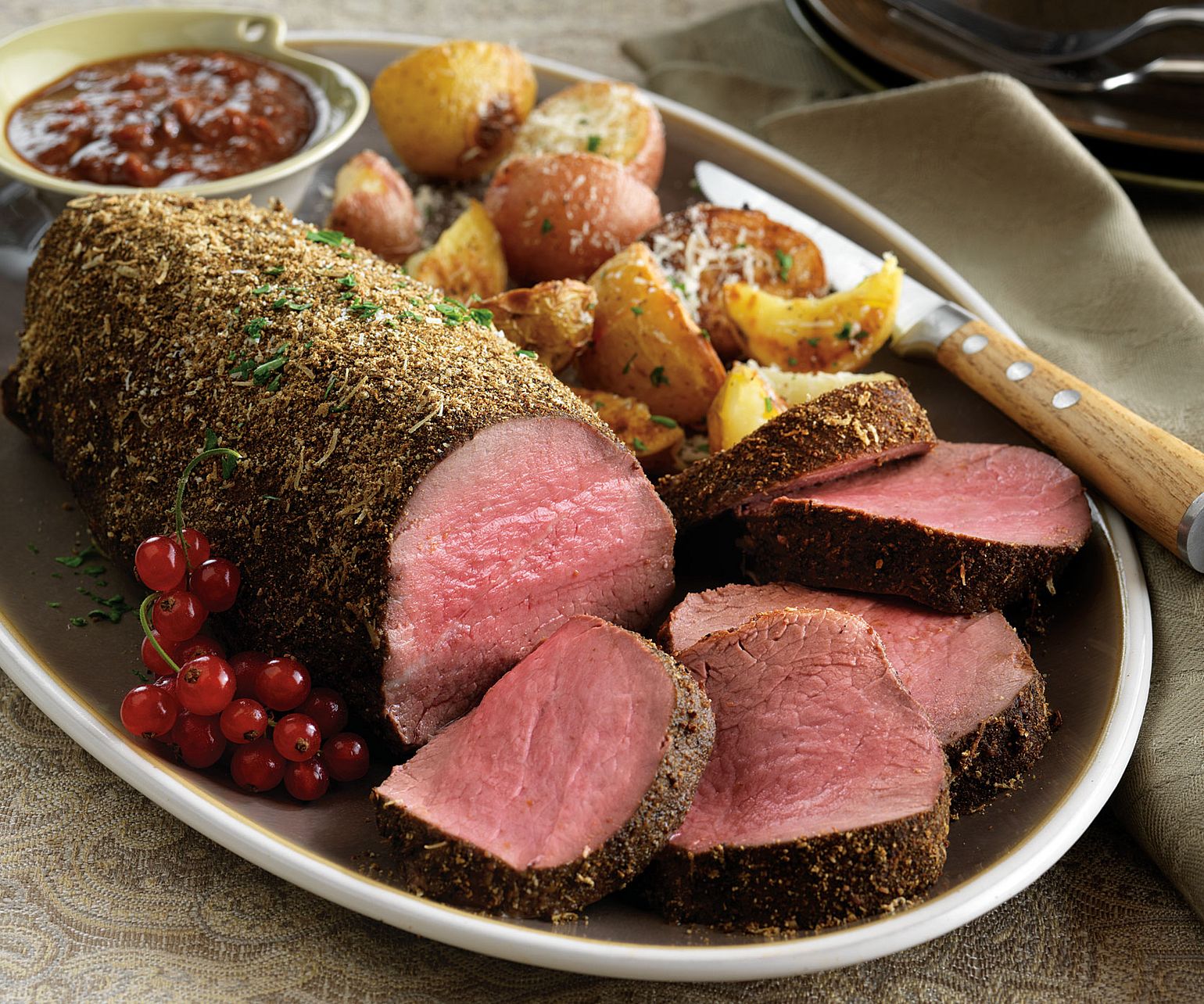 Porcini-Dusted Tenderloin with Wine Sauce