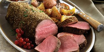 Porcini-Dusted Tenderloin with Porcini-Wine Sauce