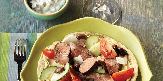 地中海牛肉皮塔餅佐酸奶黃瓜醬