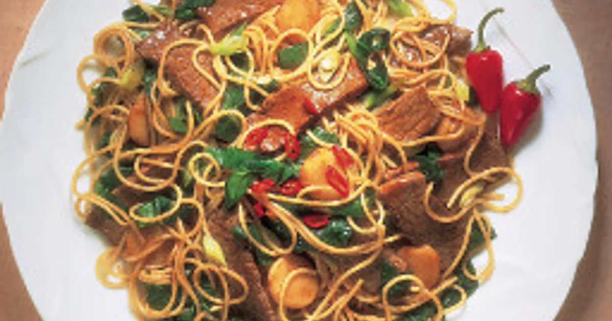 Stir-Fry Beef & Spinach with Noodles | Beef Loving Texans | Beef Loving Texans is your one-stop info