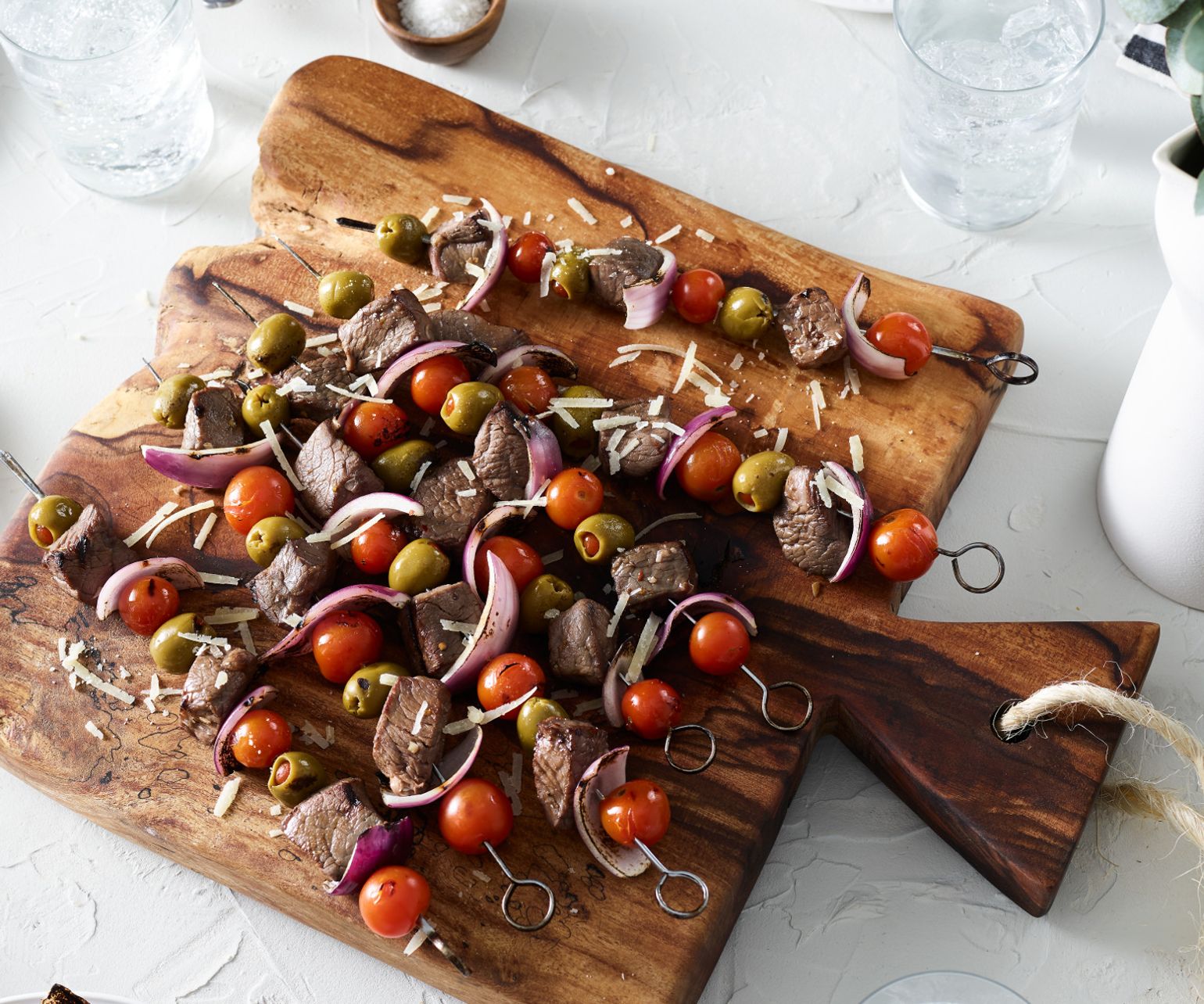 Smoked Steak Skewers with Tomatoes, Onions and Olives