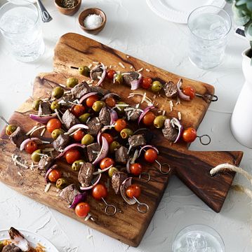 Smoked Steak Skewers with Tomatoes, Onions and Olives