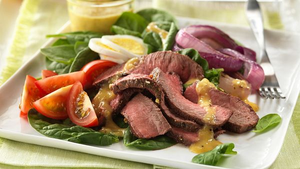 garlic-herb-steak-salad-with-dressing