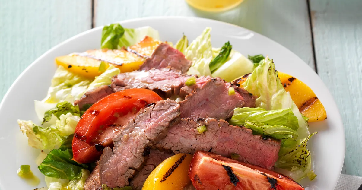 Grilled Flank Steak and Peach Salad | Beef Loving Texans | Beef Loving Texans is your one-stop infor