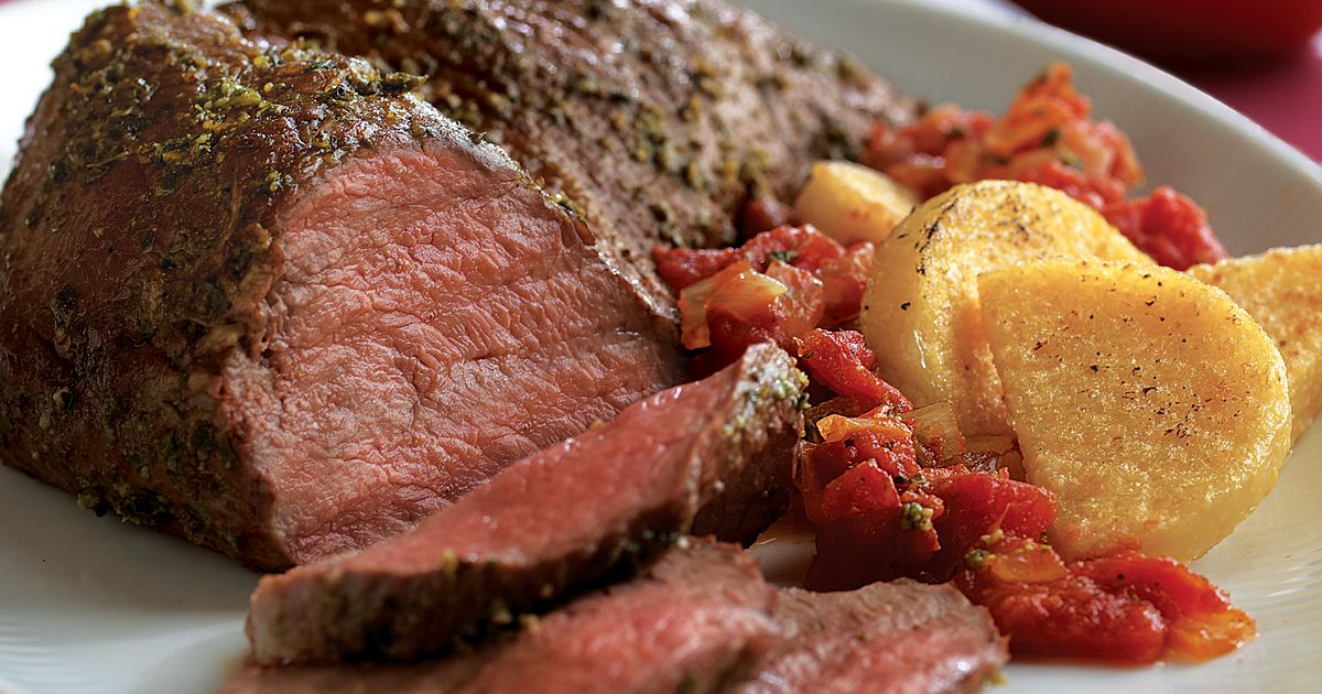 Pesto-Rubbed Tri-Tip Roast with Warm Tomato Sauce | Beef Loving Texans | Beef Loving Texans is your 