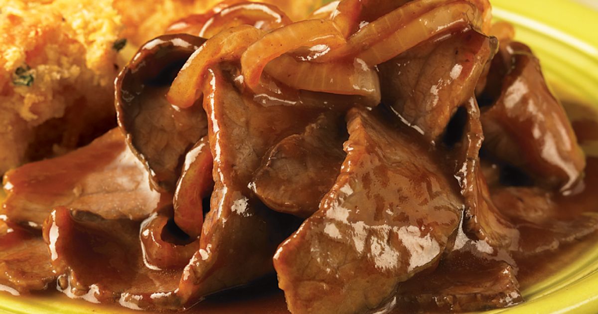 BBQ Beef Skillet with Cornbread | Beef Loving Texans | Beef Loving Texans is your one-stop information center for beef recipes, cooking techniques and real life stories. Lean more about beef today. Brought to you by the Texas Beef Council.