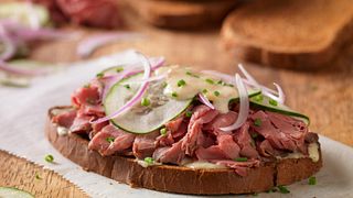 Open Face Roast Beef & Crunchy Vegetables Horizontal