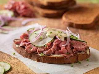 Open Face Roast Beef & Crunchy Vegetables Horizontal