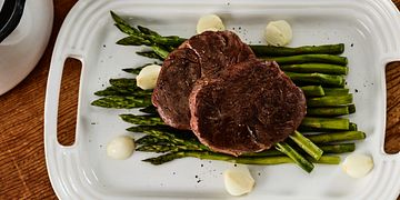 Sous Vide Tenderloin Steaks with Asparagus and Onions