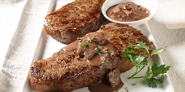 top-loin-steaks-with-red-wine-sauce-horizontal.tif