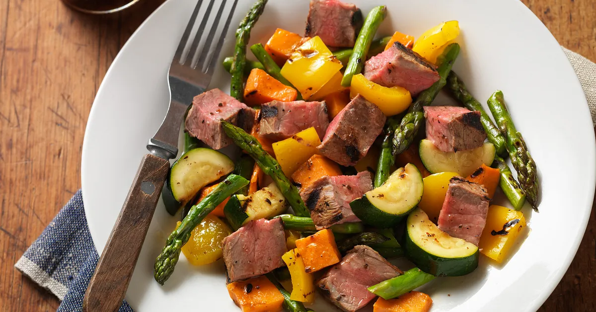 Grilled Steak and Vegetable Salad | Beef Loving Texans | Beef Loving Texans is your one-stop informa