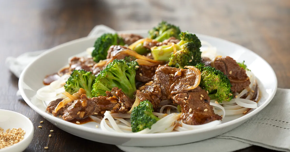 Asian Beef and Broccoli Noodle Bowl | Beef Loving Texans | Beef Loving Texans is your one-stop infor