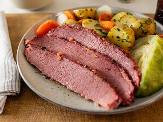 Classic Corned Beef with Cabbage & Potatoes