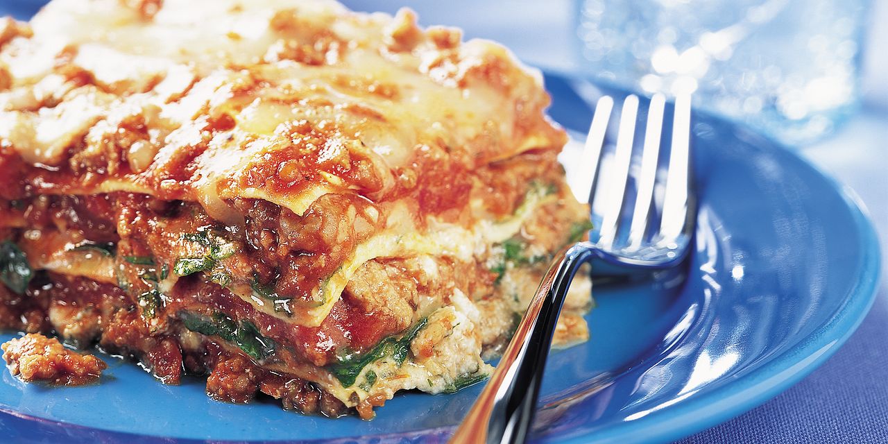 beef-spinach-and-arugula-lasagna-horizontal.eps