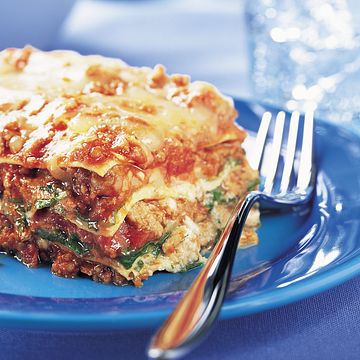 beef-spinach-and-arugula-lasagna-horizontal.eps