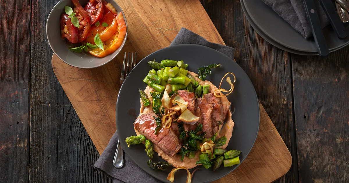 Smoky Sirloin Steak with Tomato Hummus | Beef Loving Texans | Beef Loving Texans is your one-stop in