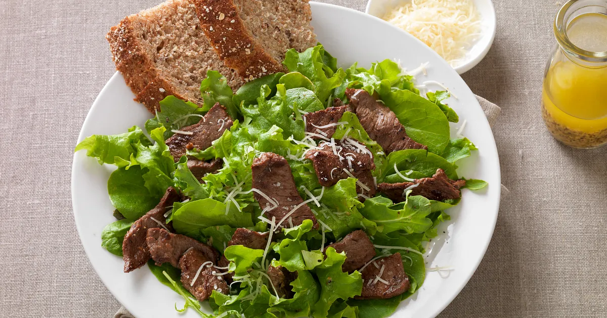 Lemon-Pepper Beef Top Sirloin Steak Salad | Beef Loving Texans | Beef Loving Texans is your one-stop