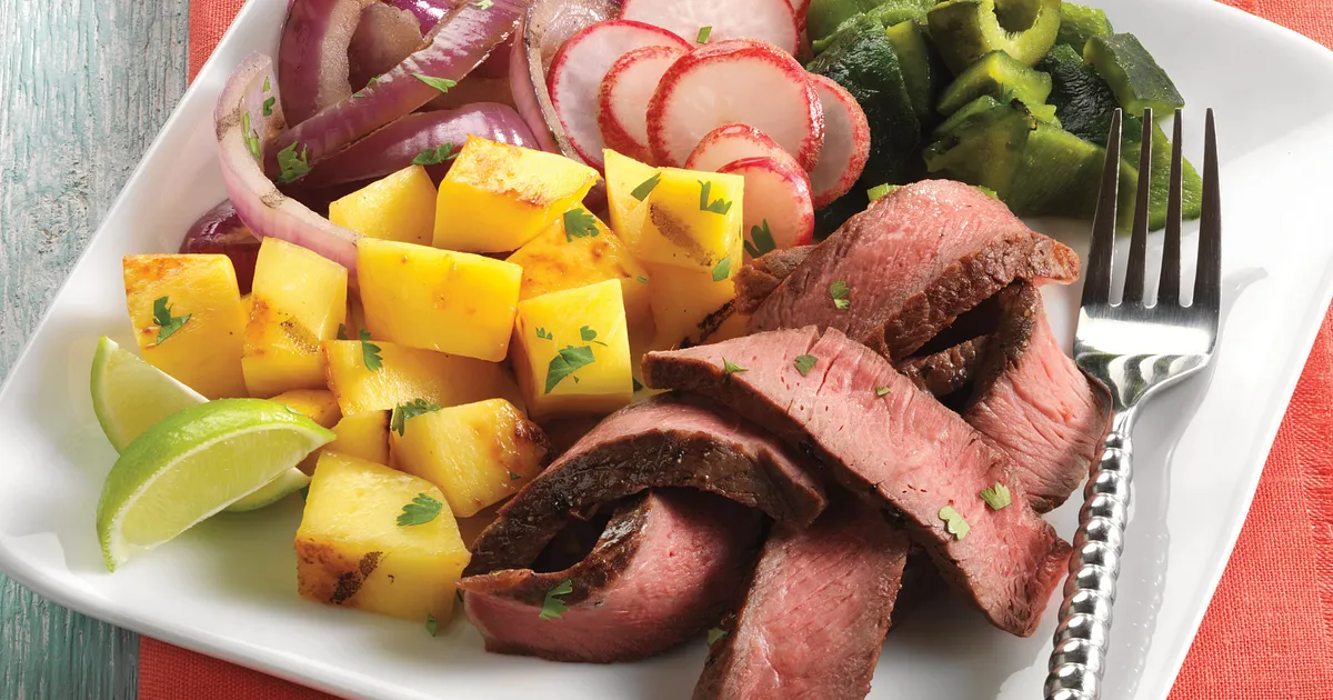 Beef Fajita Salad with Mango-Serrano Vinaigrette | Beef Loving Texans | Beef Loving Texans is your o