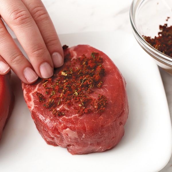 garlic-thyme-steak-how-to-pat-rub-on-steak-horizontal