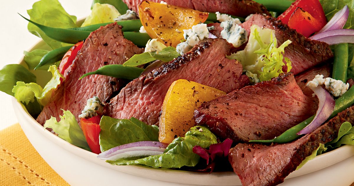 Champagne Steak Salad with Blue Cheese | Beef Loving Texans | Beef Loving Texans is your one-stop in