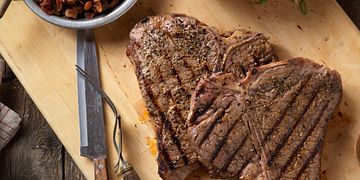 rocky-mountain-grilled-t-bone-steaks-with-charro-style-beans-square.tif