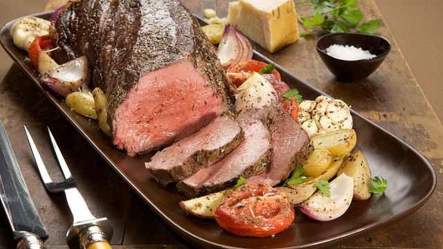 Tenderloin & Garlic-Roasted Vegetables