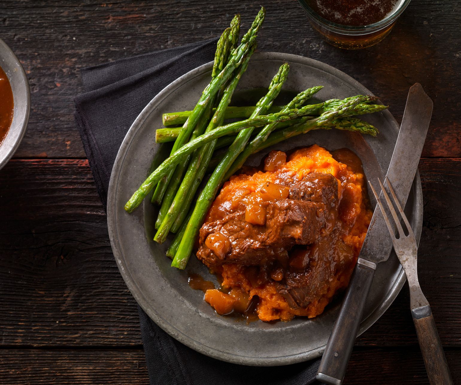 Slow-Cooker Beef Short Ribs with Ginger-Mango Barbecue Sauce