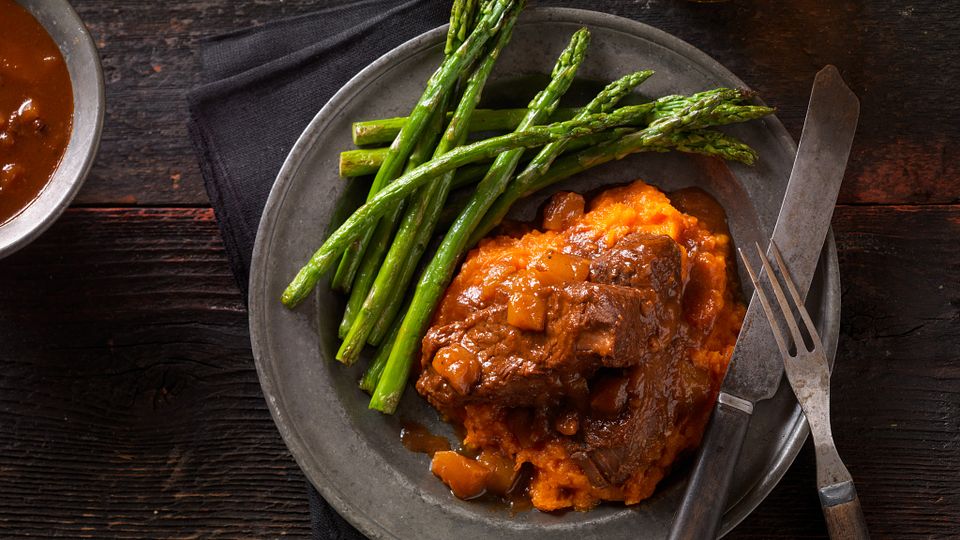 Slow-Cooker Beef Short Ribs with Ginger-Mango Barbecue Sauce