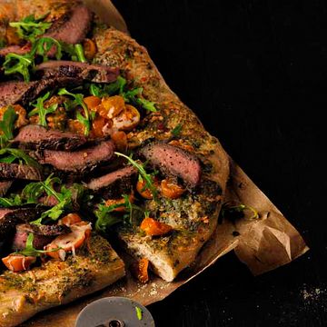 Pesto Steak & Arugula Pizza