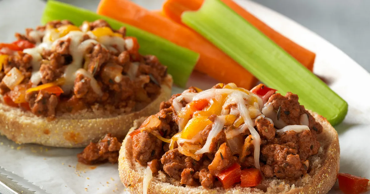 English Muffin Cheeseburger Pizzas | Beef Loving Texans | Beef Loving Texans is your one-stop inform