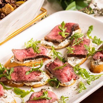 Steak Crostini with Horseradish Whip