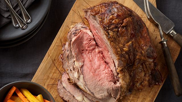 烤牛肋排配檸檬胡蘿蔔和蕪菁