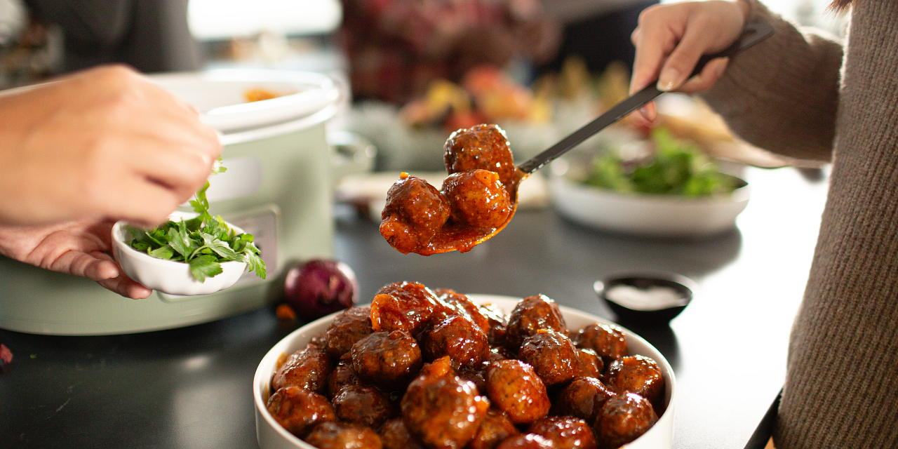 Mini Meatballs with Apricot Dipping Sauce