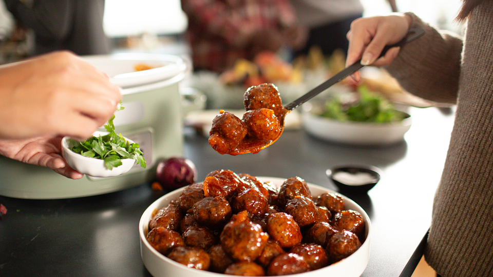 Mini Meatballs with Apricot Dipping Sauce