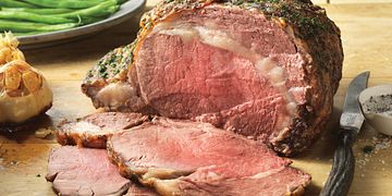 Peppered Ribeye Roast with Roasted Garlic Sauce