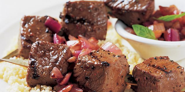 牛排烤肉串佐焦糖洋蔥醬