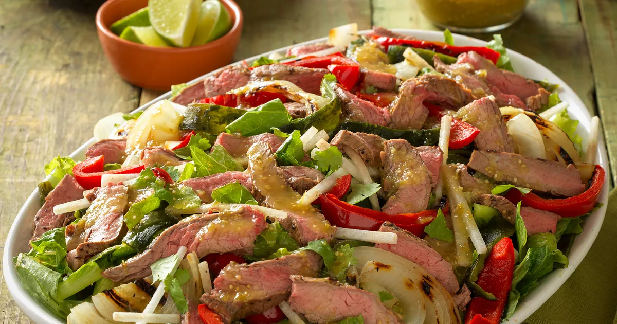 Beef Fajita Salad with Salsa Verde | Beef Loving Texans | Beef Loving Texans is your one-stop inform