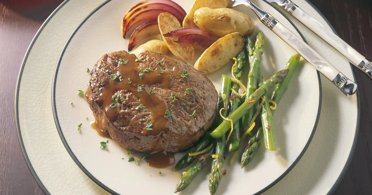 Beef Tenderloin Steaks with Red Wine Sauce | Beef Loving Texans | Beef Loving Texans is your one-sto