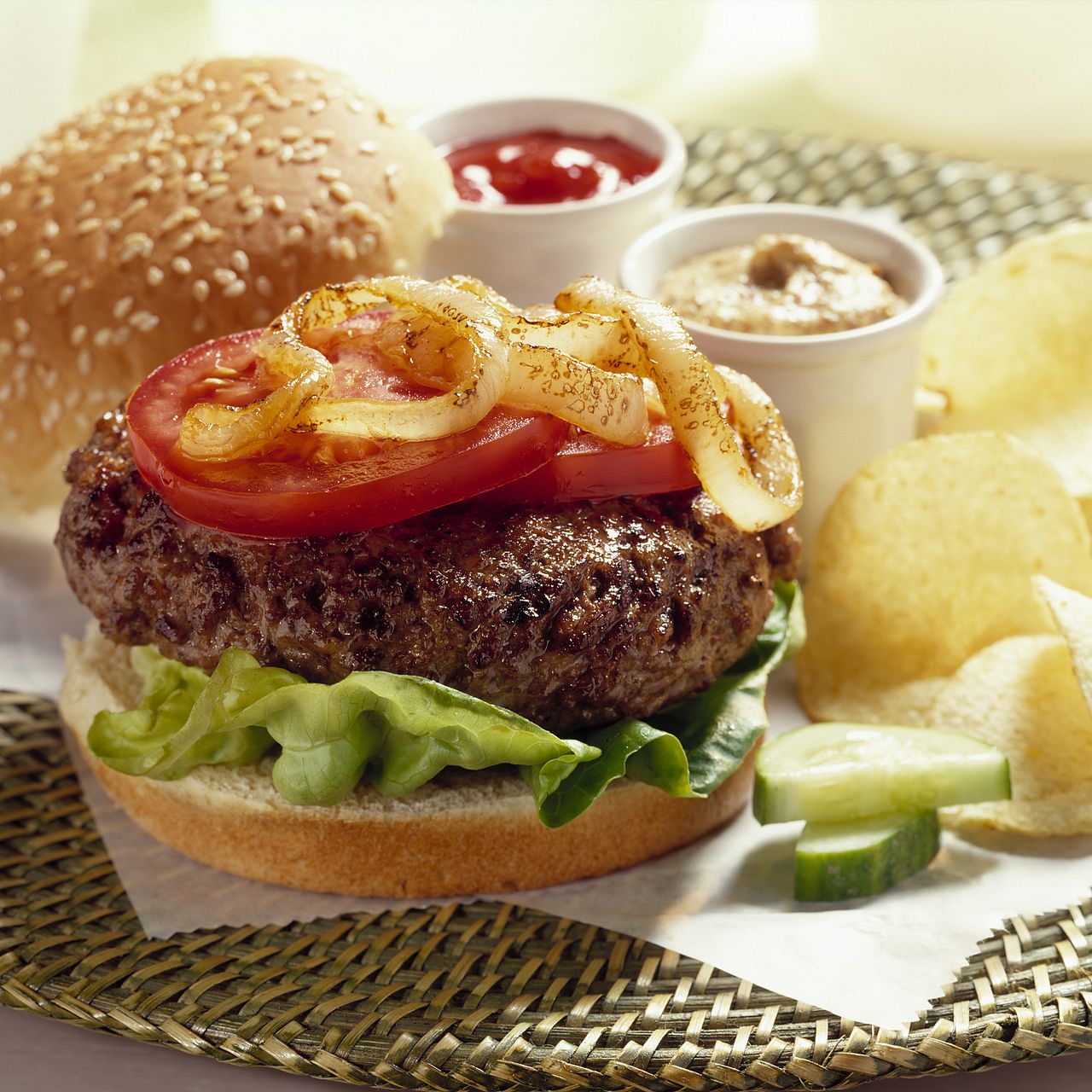 burgers-with-grilled-onions-horizontal.tif