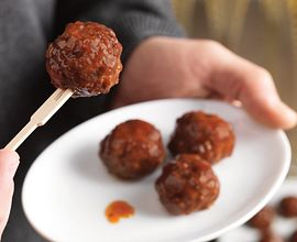Mini Meatballs with Apricot Dipping Sauce