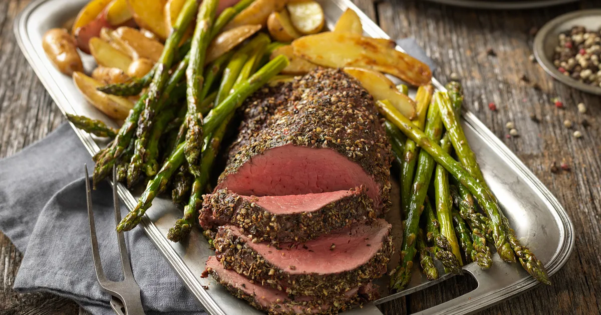 Pepper Herb-Crusted Beef Tenderloin | Beef Loving Texans | Beef Loving Texans is your one-stop infor
