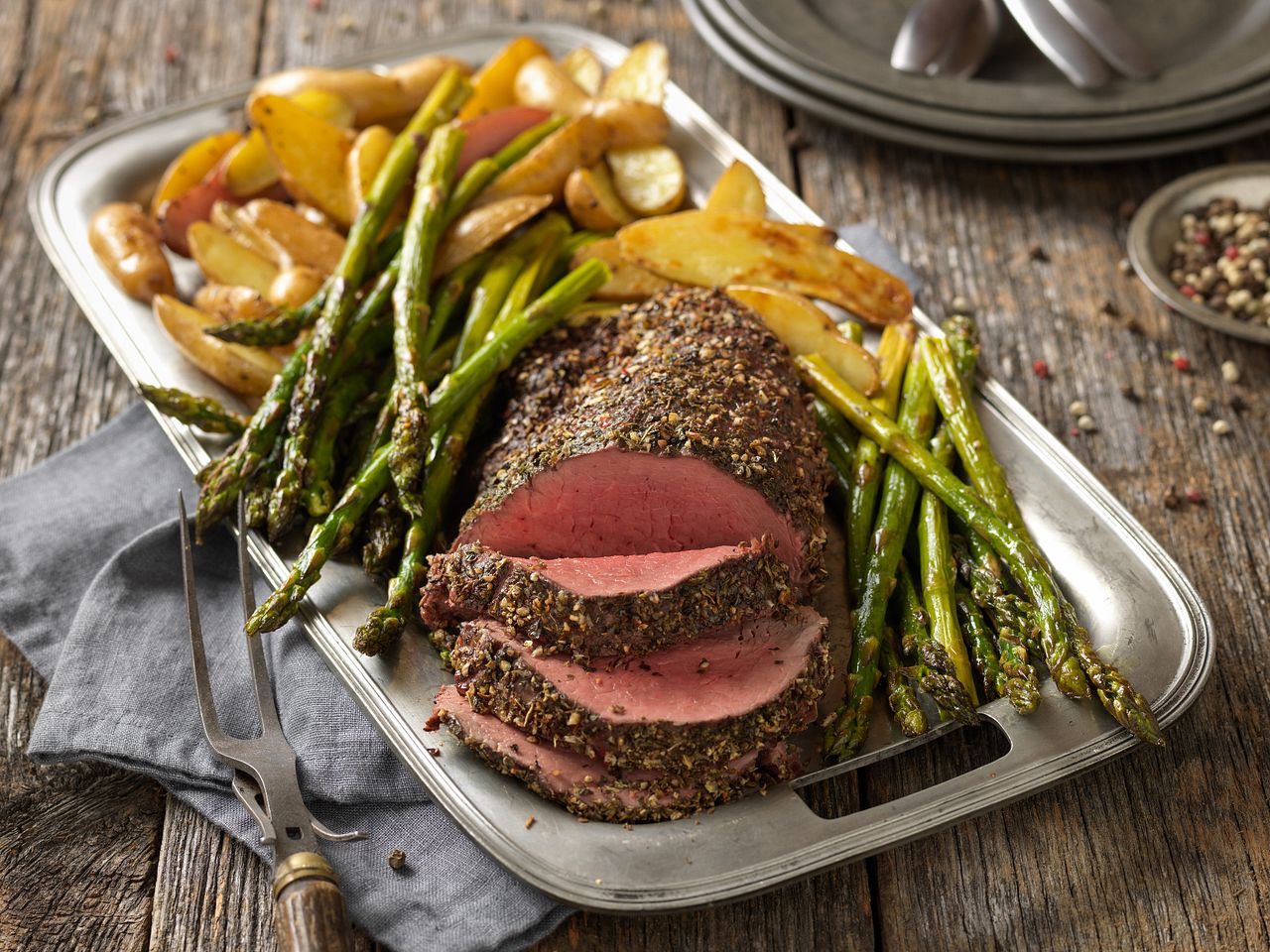 pepper-herb-crusted-beef-tenderloin-horizontal.tif