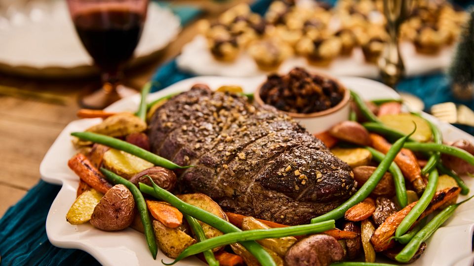 petite roast with fig-onion relish